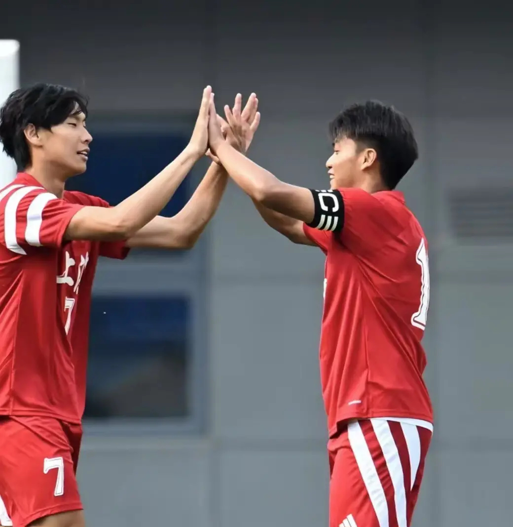 包含上港主场战平河南建业，球队士气受挫，需调整状态的词条