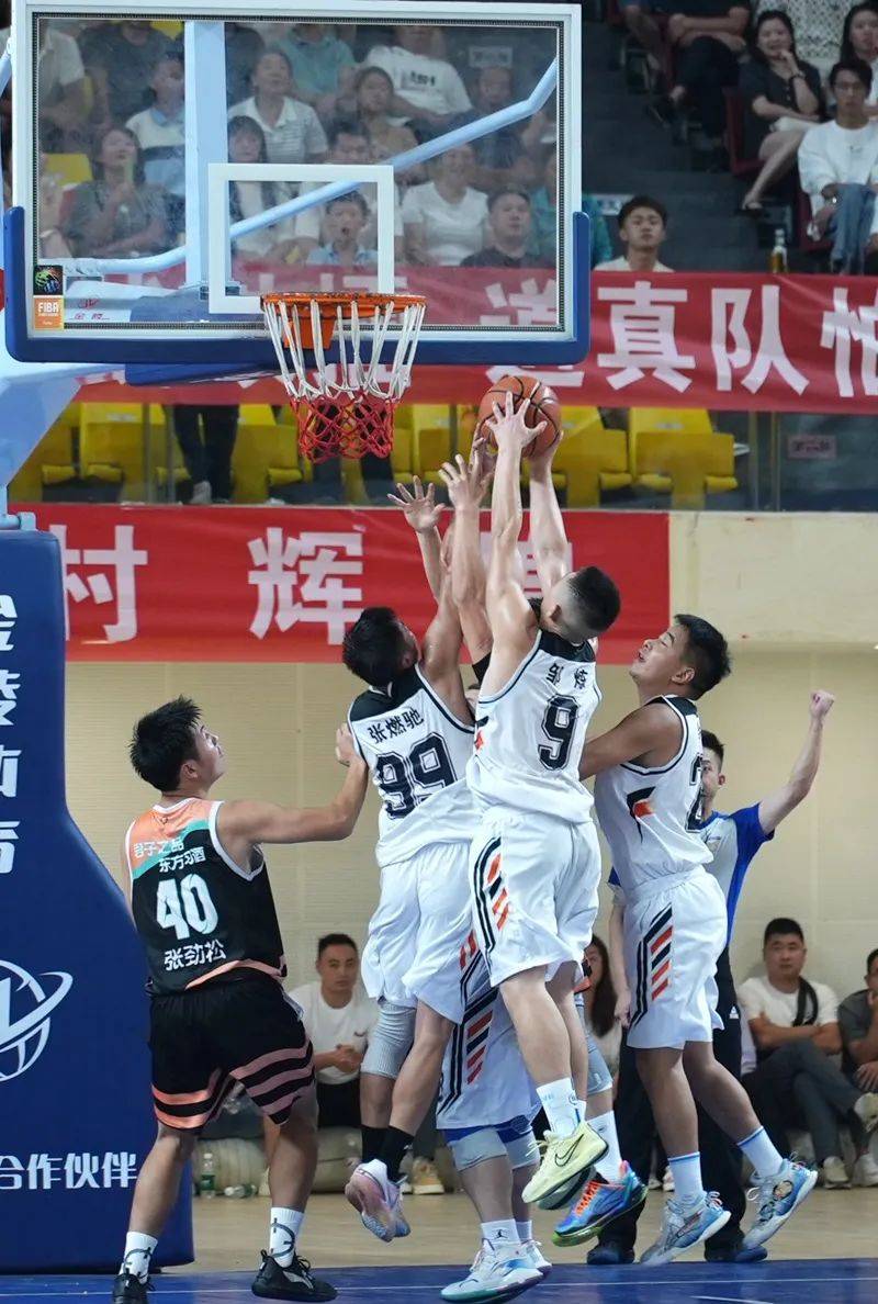 包含篮球赛事精彩继续，领袖球队实力崛起冲击冠军的词条