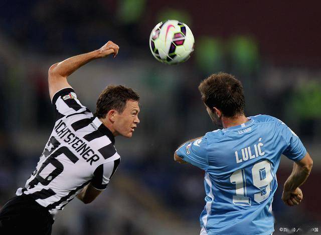 尤文图斯击败曼联，成功晋级欧冠决赛