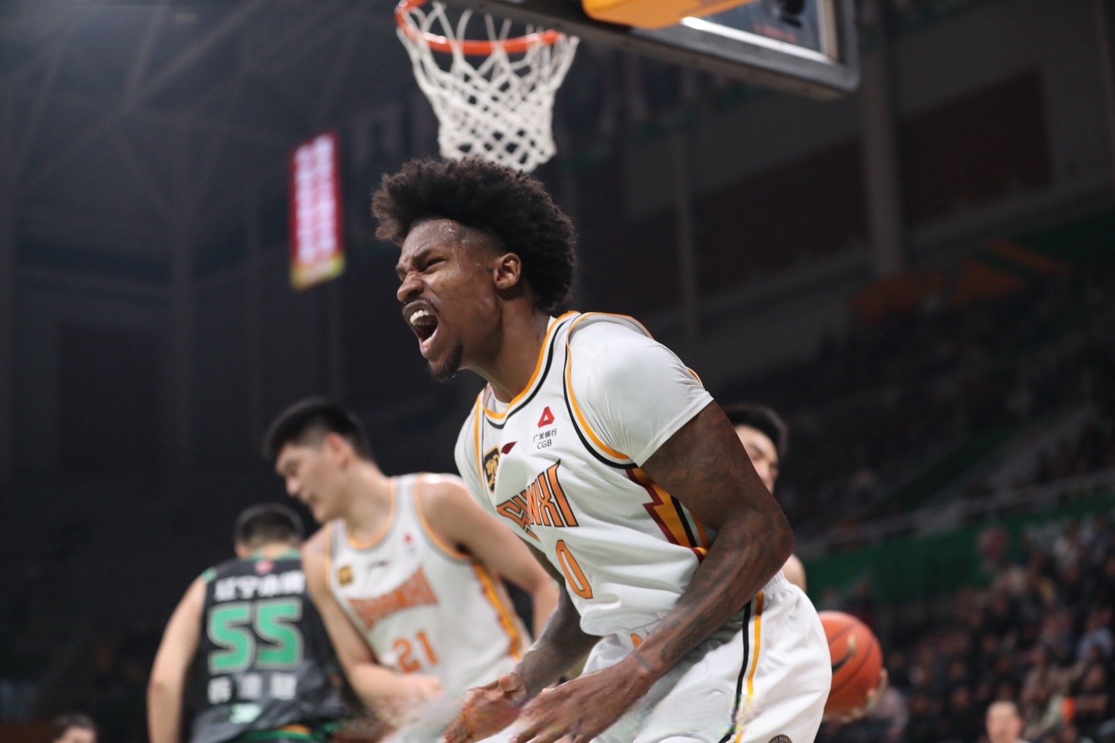 包含掘金力克山东队，浓眉哥点燃赛场的词条