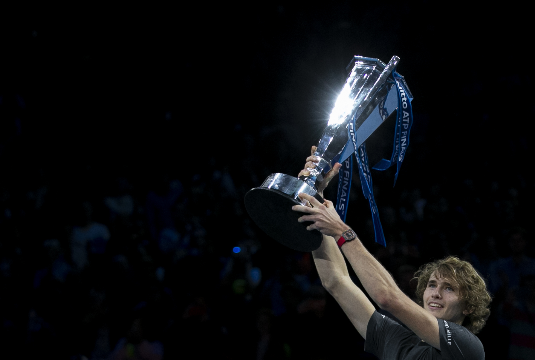 戴维斯杯逆转ATP总决赛，兹维列夫惊艳四座的简单介绍