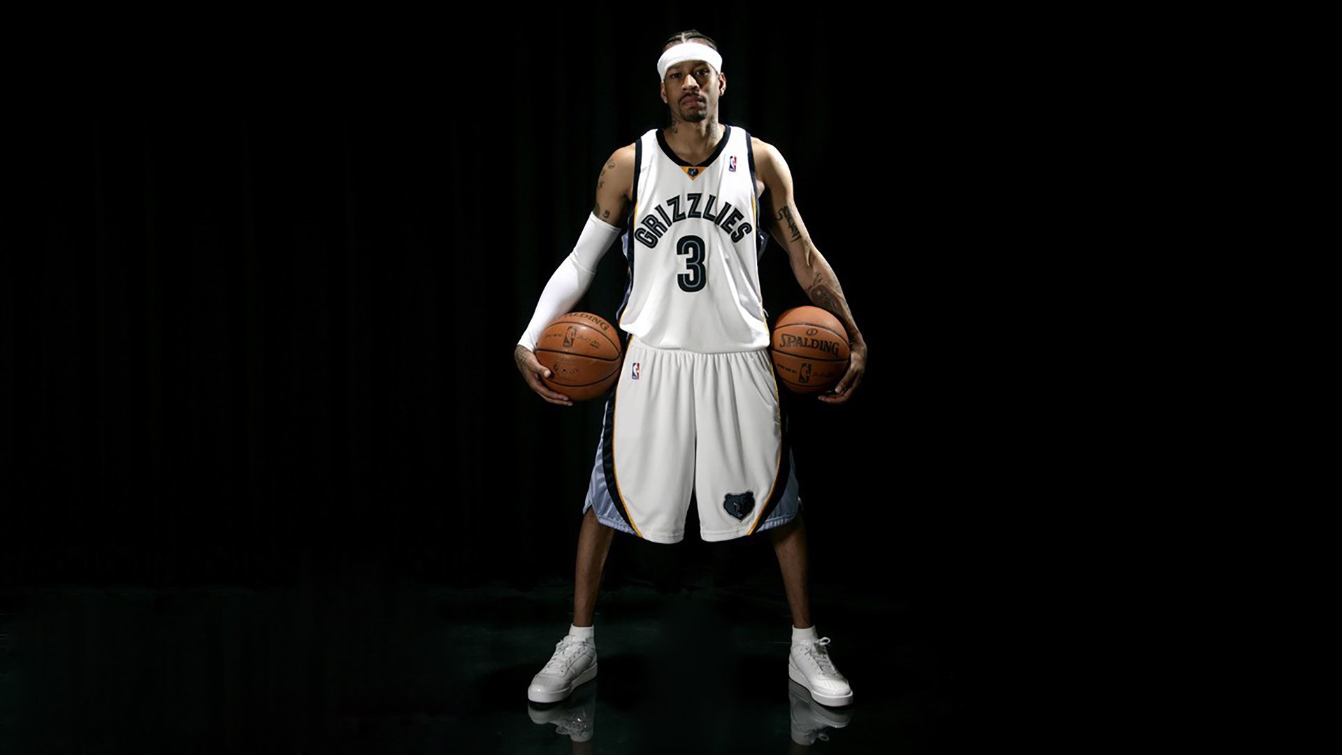 黄蜂踏平上海队，詹姆斯化身关键先生主宰赛场