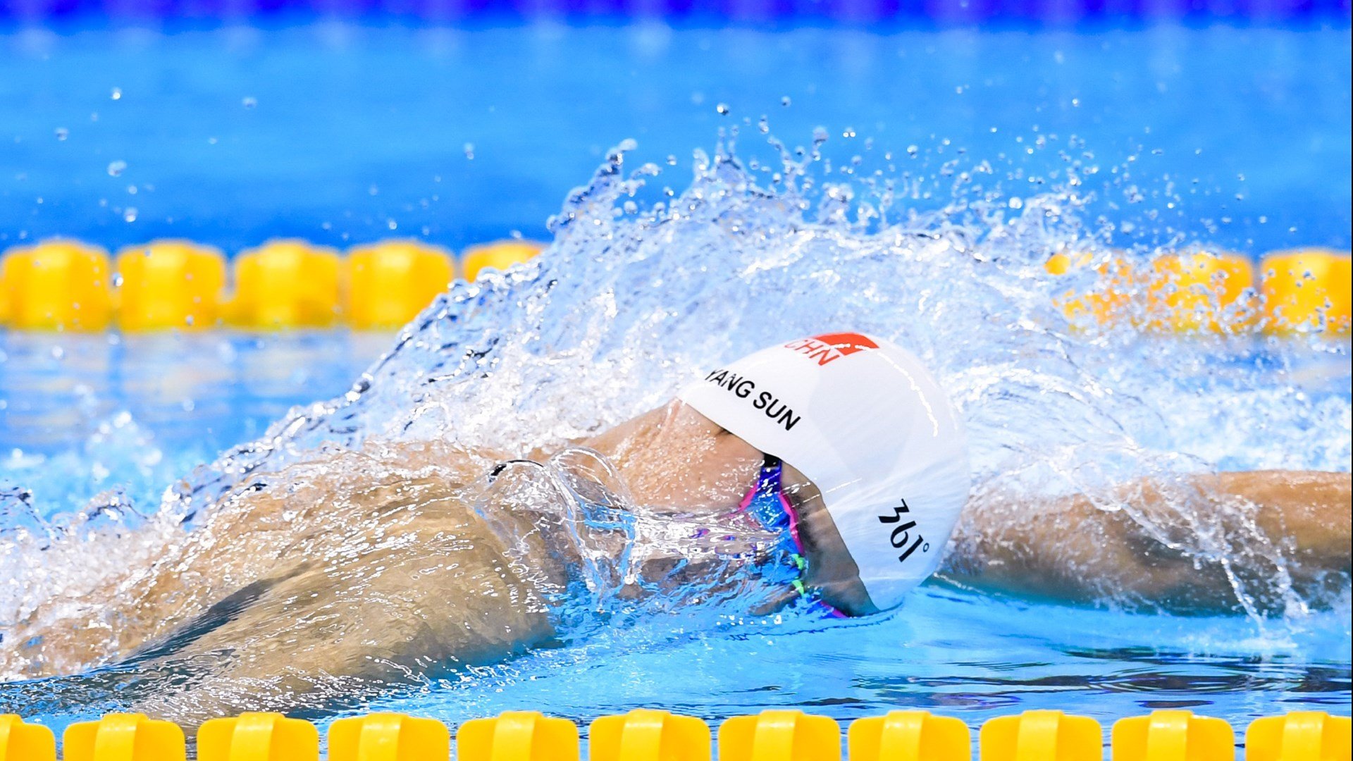 赛道传奇，梅赛德斯轻取迈凯伦，阿隆索刷新不朽纪录